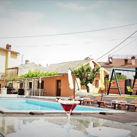Ferienvilla Cokuni Mit Privatem Pool Mutvoran
